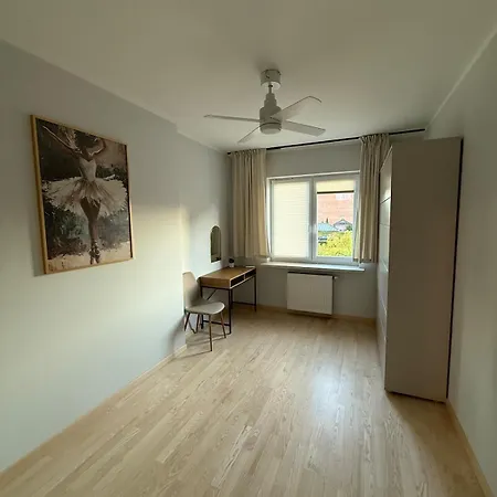 Lejlighed Friends & Family Ken 80m2, Metro Stoklosy
