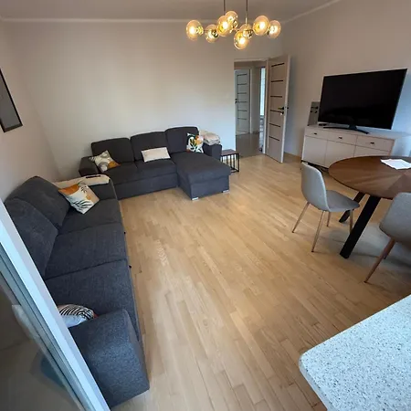 Friends & Family Ken 80m2, Metro Stoklosy Appartement *