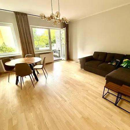 Friends & Family Ken 80m2, Metro Stoklosy Apartamento Varsovia