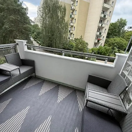 Friends & Family Ken 80m2, Metro Stoklosy Appartement Varsovie