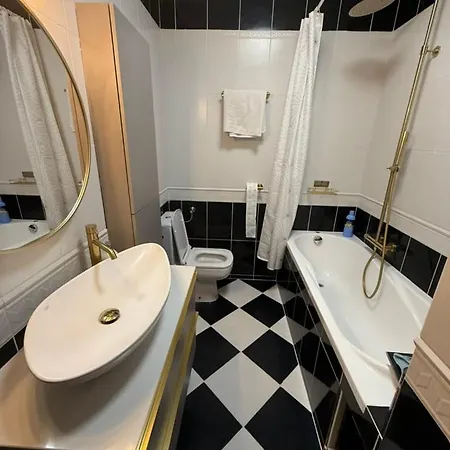 Friends & Family Ken 80m2, Metro Stoklosy Varsovie