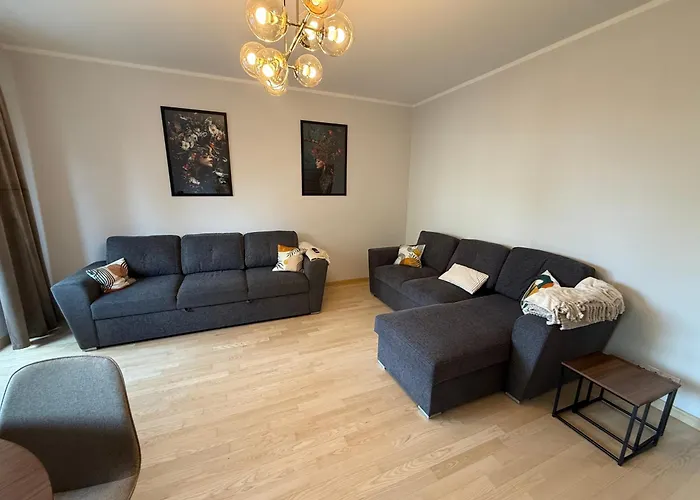 Apartment Friends & Family Ken 80m2, Metro Stoklosy Warsaw