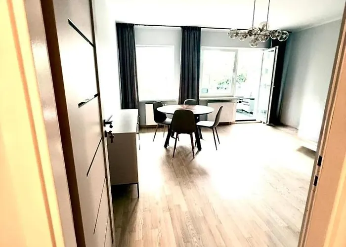 Friends & Family Ken 80m2, Metro Stoklosy