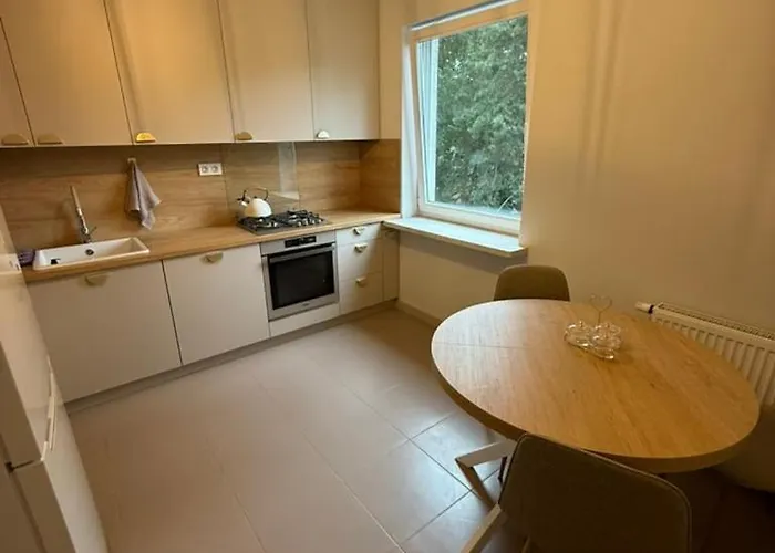 Friends & Family Ken 80m2, Metro Stoklosy *