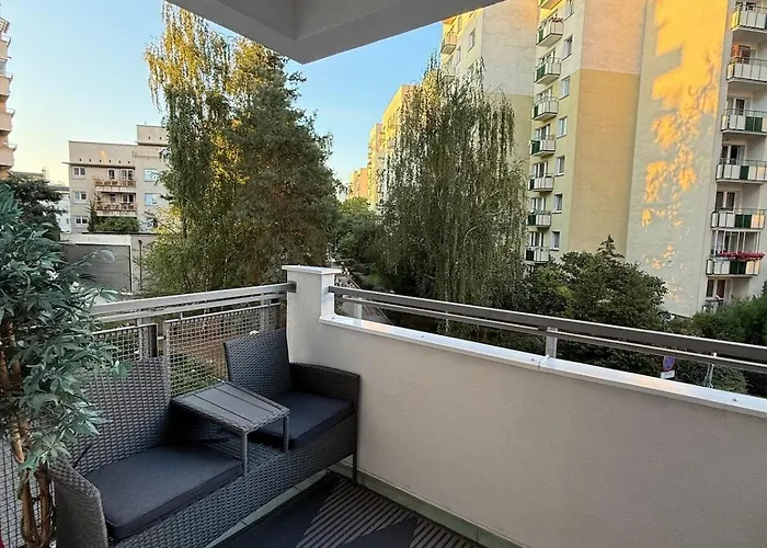 Friends & Family Ken 80m2, Metro Stoklosy *