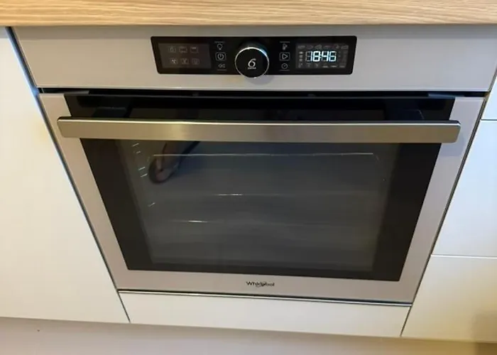 Friends & Family Ken 80m2, Metro Stoklosy Warsaw