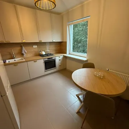 Friends & Family Ken 80m2, Metro Stoklosy *