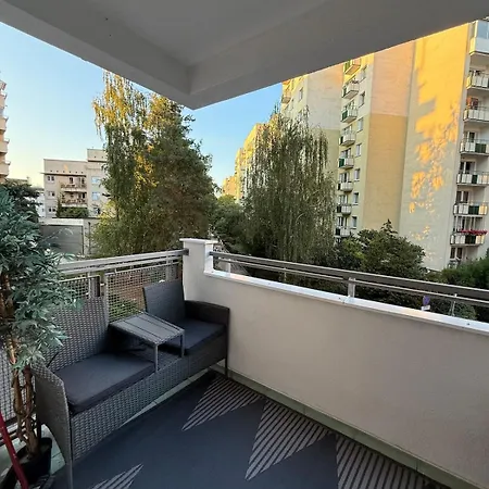 Friends & Family Ken 80m2, Metro Stoklosy *