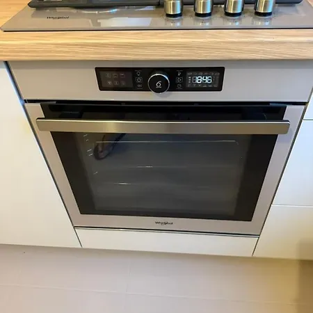 Friends & Family Ken 80m2, Metro Stoklosy ורשה