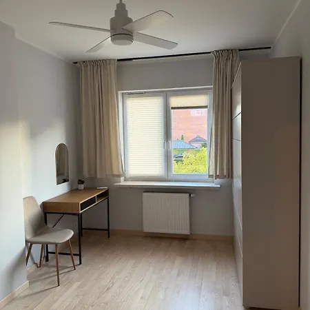 Friends & Family Ken 80m2, Metro Stoklosy ורשה