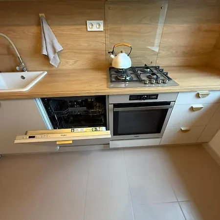 Friends & Family Ken 80m2, Metro Stoklosy *