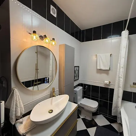 Friends & Family Ken 80m2, Metro Stoklosy